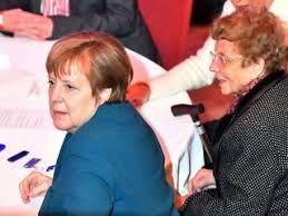 Merkel was born angela dorothea kasner on 17 july 1954 in hamburg. Angela Merkel Mutter Herlind Kasner Gestorben