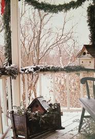 30 Idees Pour Amenager Un Porche Ou Une Veranda En Hiver Porches De Noel Noel A La Campagne Maison De Noel