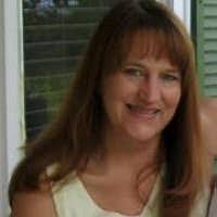 Amanda Hemingway's Instagram, Twitter & Facebook