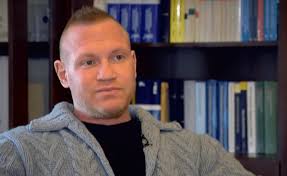 Nyomon követheted gyurma életét, hogy mit tanul, miket csinál, mik történnek vele. M Richard Nem Vagyok Rossz Ember Csinaltam Sok Butasagot Alfahir