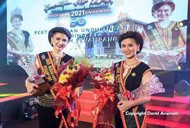 Sabah unduk ngadau finalists showcasing fashion with traditional design during unduk ngadau sodop pointutunan 2021 here last night. Carrey Crowned Penampang Unduk Ngadau