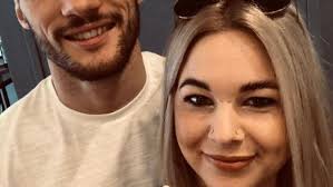 Boxing champ proposes in Paris after title triumph