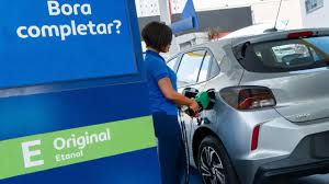 Enquanto motoristas criticam, Presidente da Câmara elogia gasolina com mais etanol