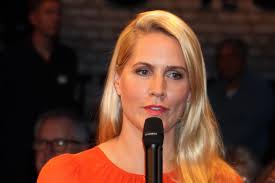 Jul 12, 2018 · dass dreharbeiten kein zuckerschlecken sind, dürfte kaum überraschen. Judith Rakers Moderatorin Sagt Semperopernball Nach Skandal Ab Gala De