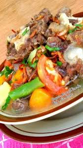 Saking menariknya, mungkin kamu tidak akan sanggup menolak kenikmatan kuliner satu ini. 70 Ide Sop Buntut Makanan Masakan Resep