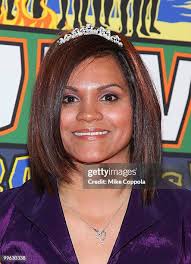 99 Sandra Show Photos & High Res Pictures