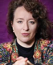 Lori Bade's Instagram, Twitter & Facebook