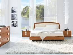 Possiamo dividere i letti in categorie secondo i i letti moderni in legno possono essere realizzati in ciliegio, rovere chiaro, rovere scuro (o tinto weng�), rovere grigio, teak, ovangkol, noce; Letto Matrimoniale In Ciliegio Bruno Con Testata Imbottita In Ecopelle Color Panna La Manig Idee Per Decorare La Casa Camera Da Letto Classica Camera Da Letto