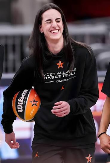 ❤️ Awesome Moment in the WNBA ❤️ WNBA star Sophie Cunningham just showed  what it's really all about — and it had nothing to do with stats or  highlights. After a game,