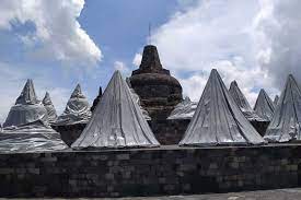 Check spelling or type a new query. Cegah Abu Gunung Merapi Menempel 56 Stupa Candi Borobudur Ditutup Terpal Halaman All Kompas Com