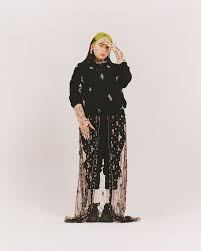 Au delà d'être une source d'inspiration dans l'univers de la musique, l'artiste est scrutée par de nombreuses personnes pour son style unique : Billie Eilish Interview The Pop Star On Finneas Her Grammy Wins Joe Biden And More Vanity Fair