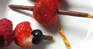 Brochettes De Fruits Rouges Mikado Kreative Snacks Snacks Einfacher Nachtisch