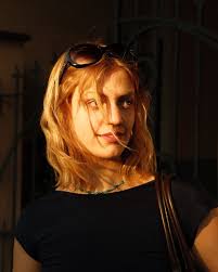 Heute ist Premiere!! Nach wochenlangen Proben ist es jetzt endlich soweit,  wir spielen DAS LIED DER NIBELUNGEN im Stadttheater Mödling! Ich darf mit  @antonia_troestl und @sabrina.zettl_arts als erzählende Nornen durch das  Stück