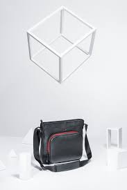 Vavin Porte Croise Dimensions 34 X 32 X 5 5 Un Compartiment Zippe Exterieur Une Poche Zippee Interieure Deux Poches Porte Cle Cuir Cuir Telephone Portable