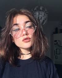 This is the cute touch we need for the older women to look fashionable. Wearing Glasses Can Also Make Up Or Have A Beautiful Look Come And Learn From The Above Pictures Aesthetic Hair Hair Envy Grunge Hair