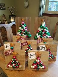 Large decorations for christmas foyer pinterest ideas. 49 Christmas Entryway Ideas Christmas Diy Christmas Deco Christmas Decorations