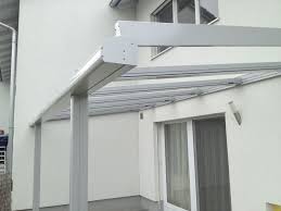 Glasuberdachung Aus Aluminium Mit Regenrinne Und Sicherheitsglas Glasuberdachung Terrassenverglasung Terrassenuberdachung