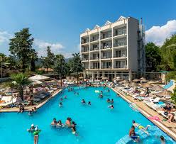 Набережная в городе великолепна, пляжи ухожены, однако, песок на них темный вперемешку с камнями, а вода мутновата ввиду обилия. Kervansaray Marmaris Hotel Prices Reviews Turkey Armutalan Tripadvisor