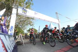 Konvoi berbasikal wanita sempena hari wanita sedunia 2017 di dataran putrajaya, presint 3, di sini, catat rekod malaysia. Acara Berbasikal Lasak Kembali