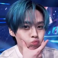 Not even a Korean version in Chris's Bubble message... sooooo what US Stays  have been contacting JYP and WHY?!?