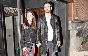 Maybe you would like to learn more about one of these? Ozge Ozpirincci Takipcilerini Uyardi