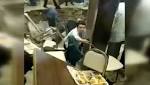 شاهد.. إنهيار أرضية مطعم في