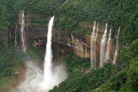 Saya sangat kagum dengan air terjun wisata alam ini yang berada di pinggir kota ajibarang,cilongok,banyumas,jawa tengah yang berada di ketinggian kurang. Curug Cipendok Pesona Air Terjuan Yang Terkuak Tempat Me