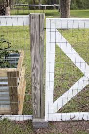 Southern exteriors fence co is the premier residential, commercial and military fencing contractor serving the ms gulf coast including bay st. Farmhouse Style Diy Garden Fence Southern Revivals