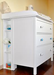 Ikea A Modo Mio Cassettiera Hemnes Con Pomoli Colorati Top Fasciatoio Fai Da Te E M Fasciatoio Cassettiera Idee Cameretta Neonato Idee Per La Camera Del Bebe