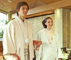 Lei Wedding Japanese Wedding Catalog Book Japanese Style Wedding Kimono With Images Japanese Wedding Wedding Catalogs Wedding Hairstyles