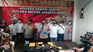Di video ini saya akan share tips buat kawan kawan yg mau mencari tiket balik yg murah tonto videonya hingga selesai. Buron Polisi Ungkap Peran Dokter Lc Kasus Malpraktik Filler Payudara