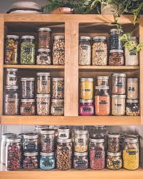 Inspiration Rangement Cuisine Decoration En 2020 Decoration Cuisine Rangement Cuisine Bocaux En Verre
