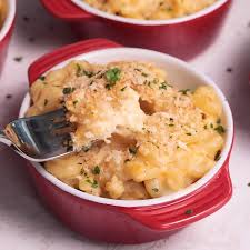 This Classic Baked Macaroni And Cheese Recipe Is Easy To Make Topped With Crispy Panko Breadcrumbs It S A Kid Favorite But S Cooking Recipes Recipes Cooking