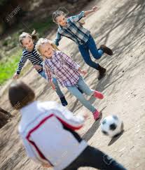 Trafico de ninos en el futbol deportes el pais. Friendly Ninos Jugando Al Futbol Al Aire Libre En La Calle Dia De Primavera Fotos Retratos Imagenes Y Fotografia De Archivo Libres De Derecho Image 61853560