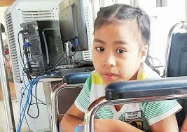 Batang may kapansanan maswerteng tinulungan ng netizens