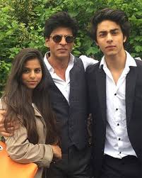 Aryan khan, son of bollywood king, shah rukh khan will be seen assisting karan johar in his upcoming movie takht. Meet Shah Rukh Khan S Son Aryan Rediff Com Movies
