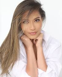 Marina Roque's Instagram, Twitter & Facebook