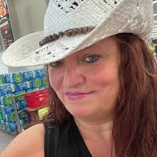 Hi all, My baby is 6.5 months. I have been giving puree for 3 weeks now  without issue. I'm just concerned that he always leans to his right side  when