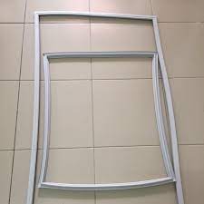 Anda cuma perlu tarik sahaja getah tersebut dari pintu. Getah Pintu Peti Sejuk Shopee Malaysia