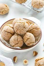Delightfully Chewy Amaretti Cookies Made With A Combo Of Ground Almonds And Hazelnuts These Ev Cookies Recipes Christmas Almond Recipes Italian Almond Cookies