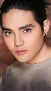 Dustin Laroche's Instagram, Twitter & Facebook