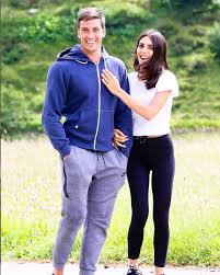 E' padre di cinque figli, marina, pier silvio, barbara, eleonora e luigi nati dalle relazioni con carla elvira lucia dall'oglio e veronica lario (dalla quale si è separato nel 2010) attualmente convive con francesca pascale. Mqtpk7cchrxdkm