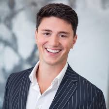 Angela Compagnone's Instagram, Twitter & Facebook