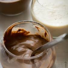 Ganache Montee A La Vanille Pour Macarons Cupcakes Gateaux Recette Recette Creme Dessert Recette Creme Creme Dessert