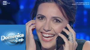 Lampade terra arco lampada da terra a luce diretta, scopri altri dettagli sul sito web ufficiale di flos. Chi E Serena Rossi La Conduttrice Di Canzone Segreta
