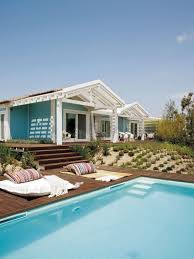 Une Maison Sur La Plage Au Portugal Maison Bois Cabanes De Piscine Maison De Vacances