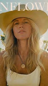 Who else is obsessed with @realbrookewhite’s new song Sunflower? It’s so  beautiful and meaningful. 🌻 🌻🌻