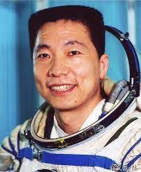L'espace à l'heure chinoise avec yang liweï, premier taïkonaute. Premiere Mission Chinoise Envoyant Un Homme Dans L Espace Evenements Perspective Monde