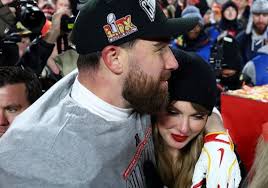 Hún vann „Super Bowl“, Taylor kyssti kærastann sinn á vellinum