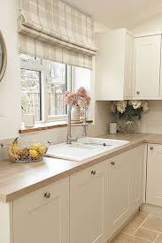 Warm Cream Shades In This Shaker Kitchen Worked Together Beautifully To Create A Truly Homely Home Decor Kitchen Kitchen Design Small Traditional Kitchen Decor